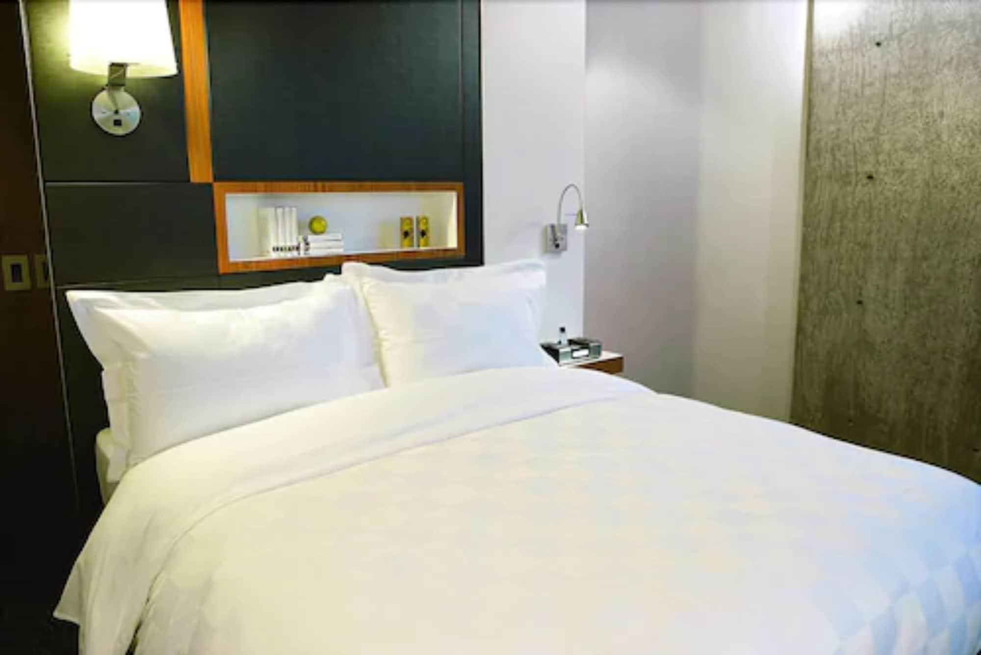 Alt Hotel Toronto Airport Мисисага Екстериор снимка