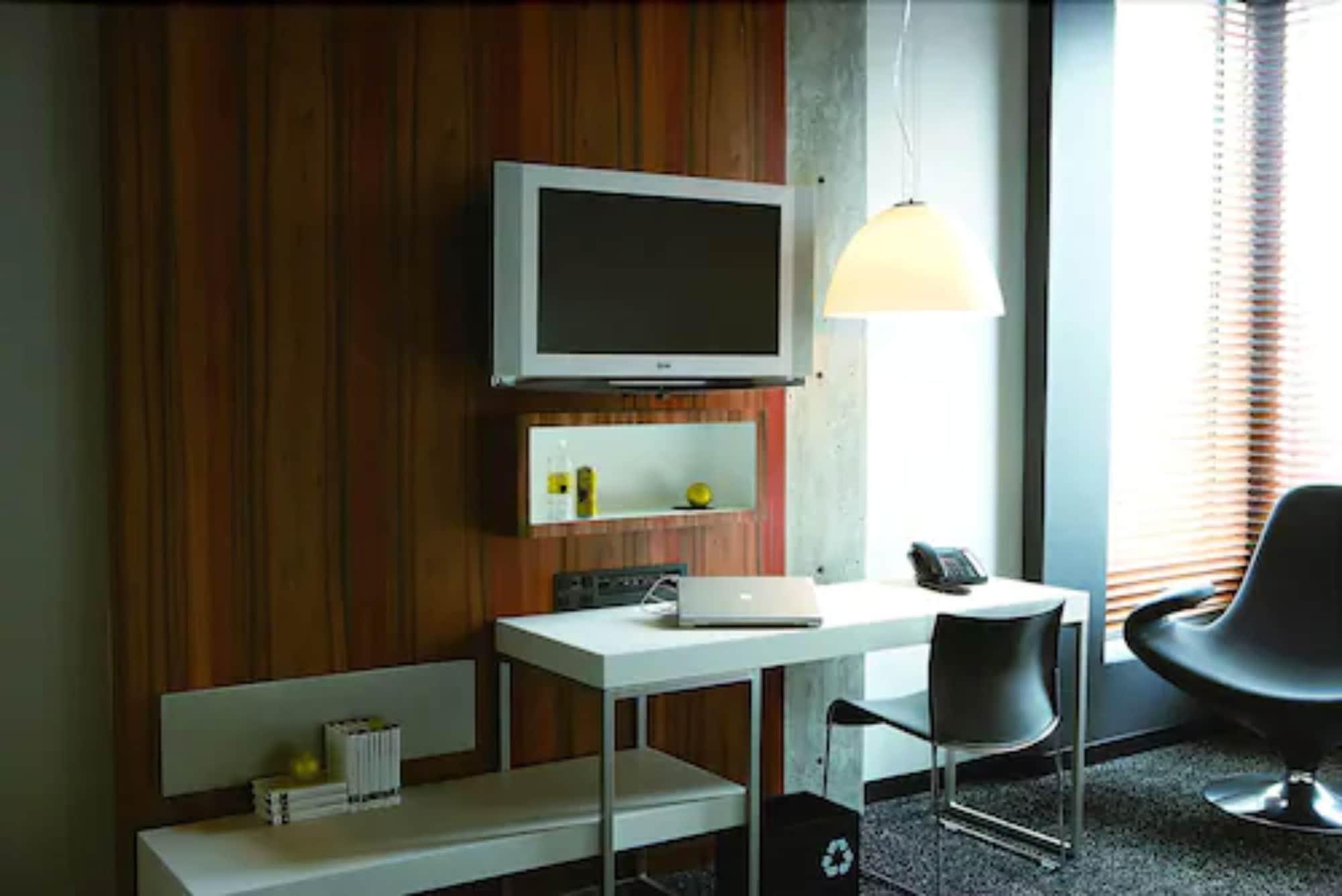 Alt Hotel Toronto Airport Мисисага Екстериор снимка